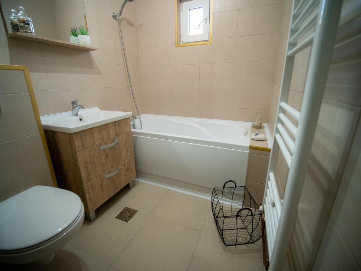 L&R Modern Apartment Otelu Rosu Exterior foto