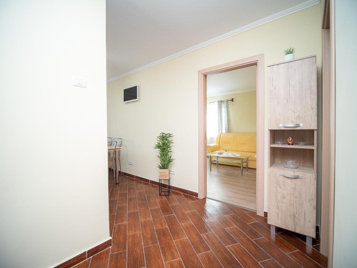 L&R Modern Apartment Otelu Rosu Exterior foto